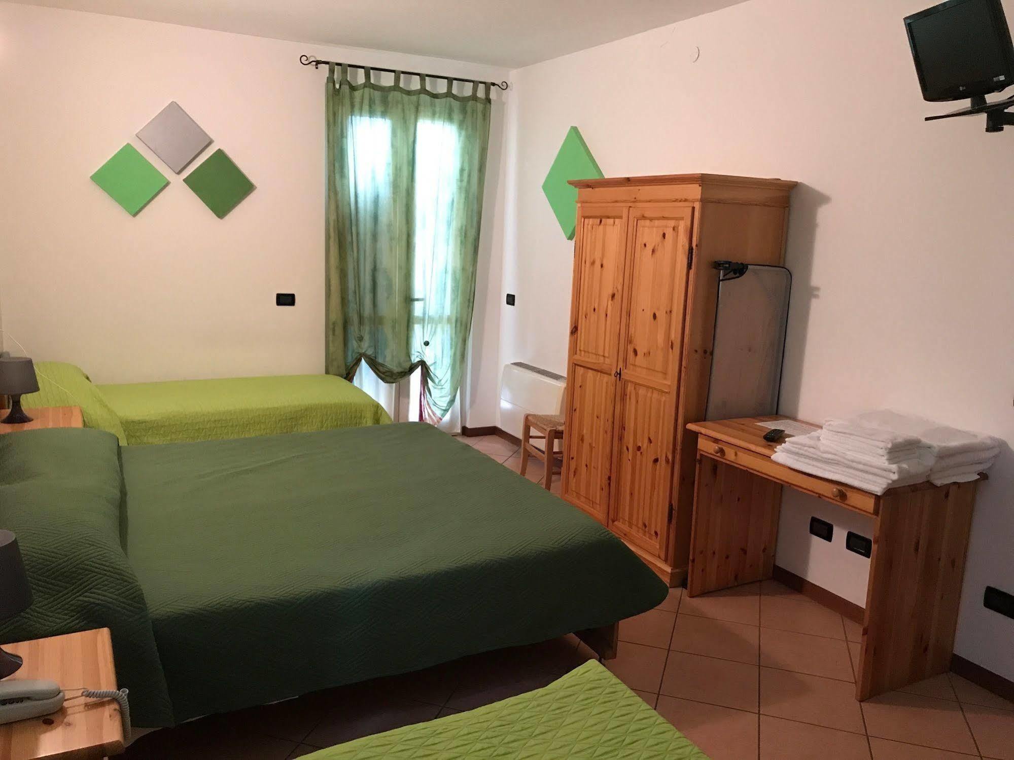 Albergo Quattro Pini San Martino della Battaglia Exterior foto